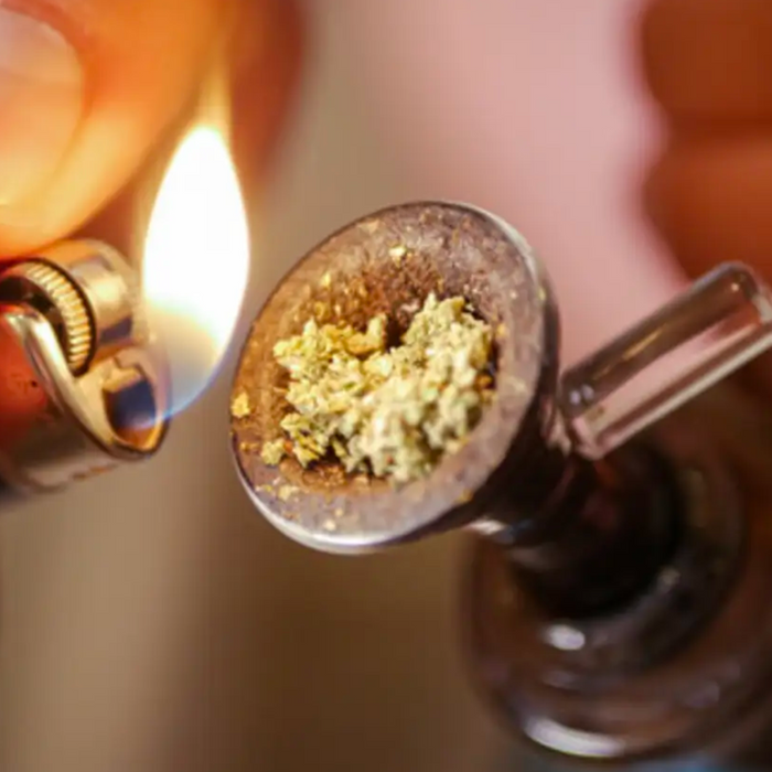 How to Store Your Bong Safely (No Breaks, No Smell)