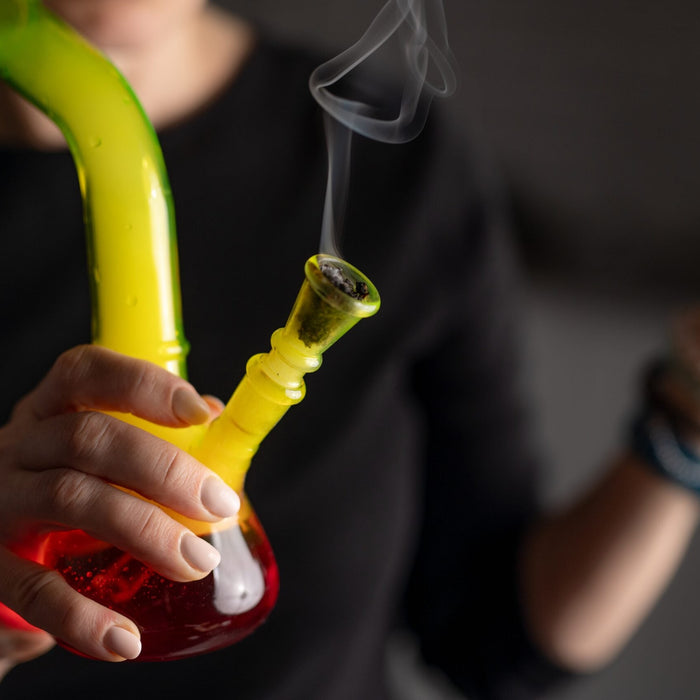 How to Fix a Clogged Bong