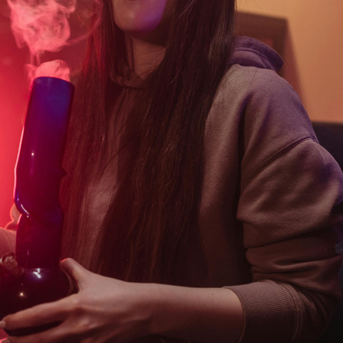How to Keep Your Bong Clean and Smelling Fresh